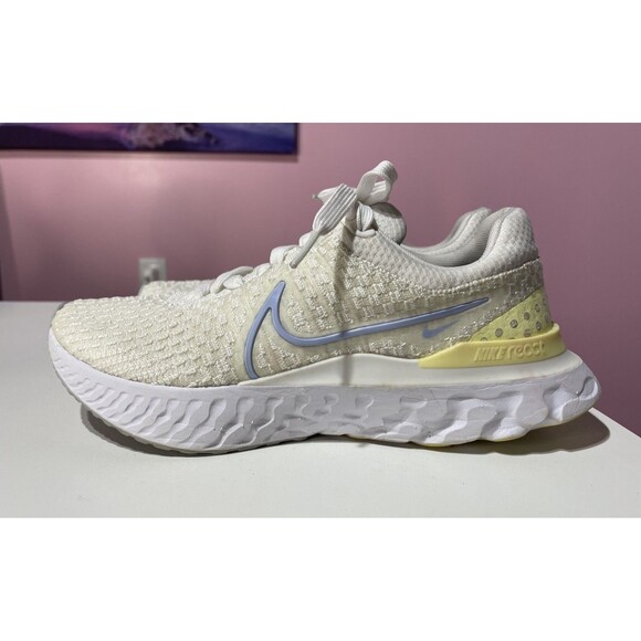 Nike React Infinity Run Flyknit 3 Womens 8 Ivory Yellow Athleisure Gym Running - Picture 1 of 12